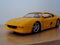 1:24 - Maisto - Ferrari - F355 Berlinetta - 1995 - Amarillo - Calle - 0